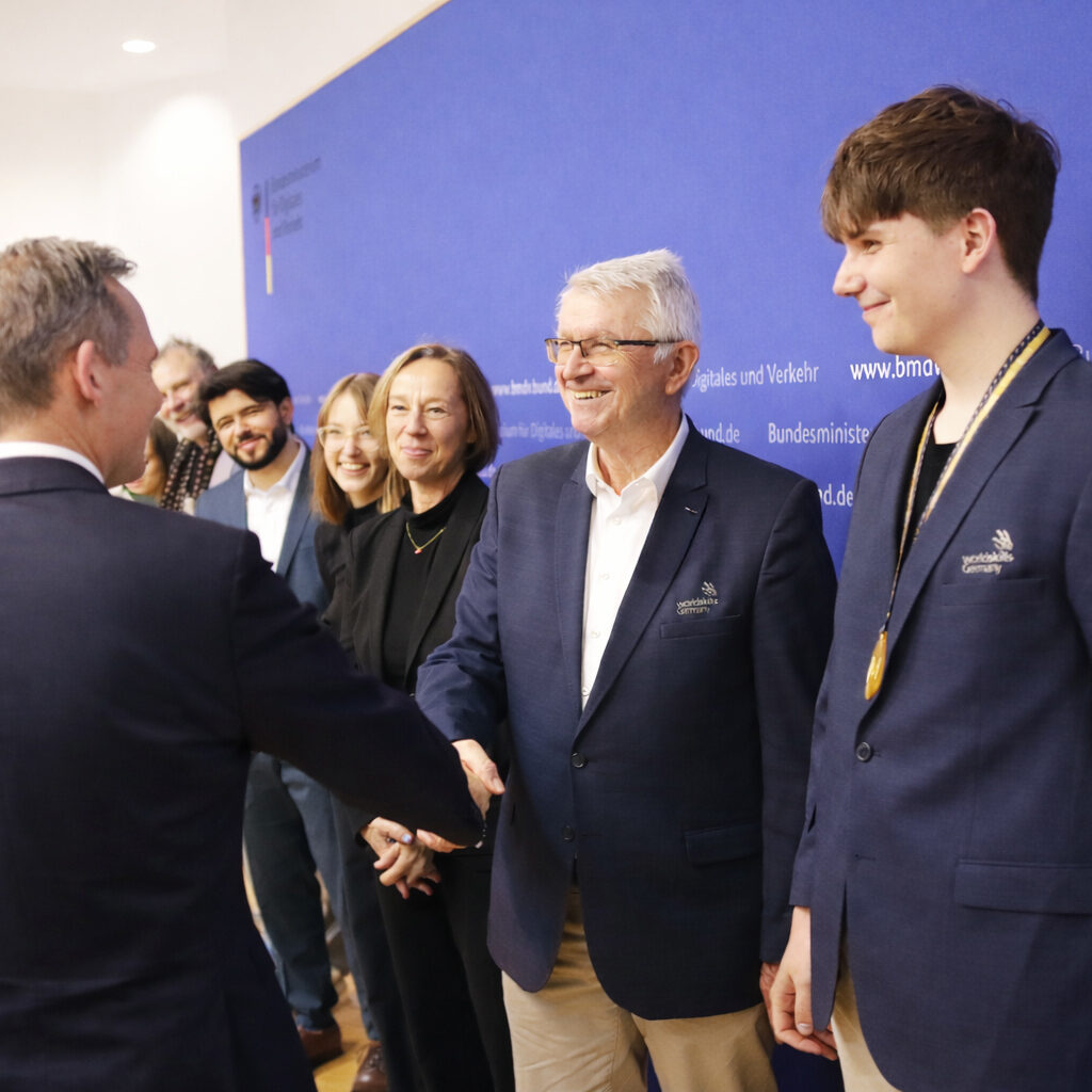 Geschäftlicher Handschlag bei einer Konferenz – Eventfotografie für Firmenveranstaltungen in Berlin